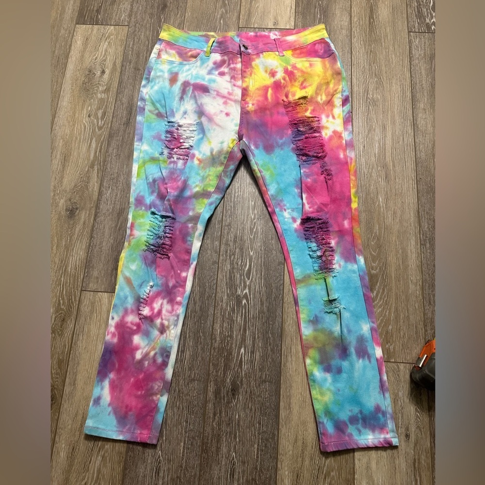 🛍️NEOT. Tie  Dye Stretch & distressed Jeans Size XXL super cute